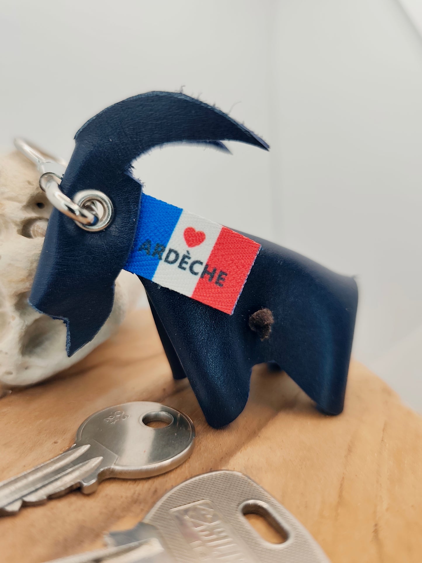 Porte-clés Chèvre en Cuir – L’Ardèche au cœur